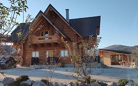 Cabana Lemn Rotund Cu Ciubar De Inchiriat Bucovina Chalet